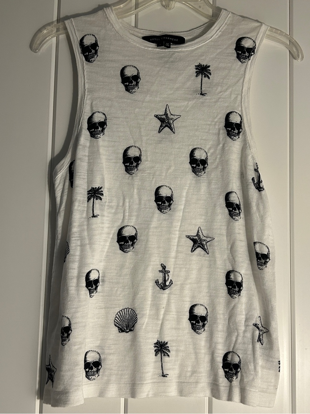 Skull Cashmere S small tank top with black skullJeannie beach print nautical